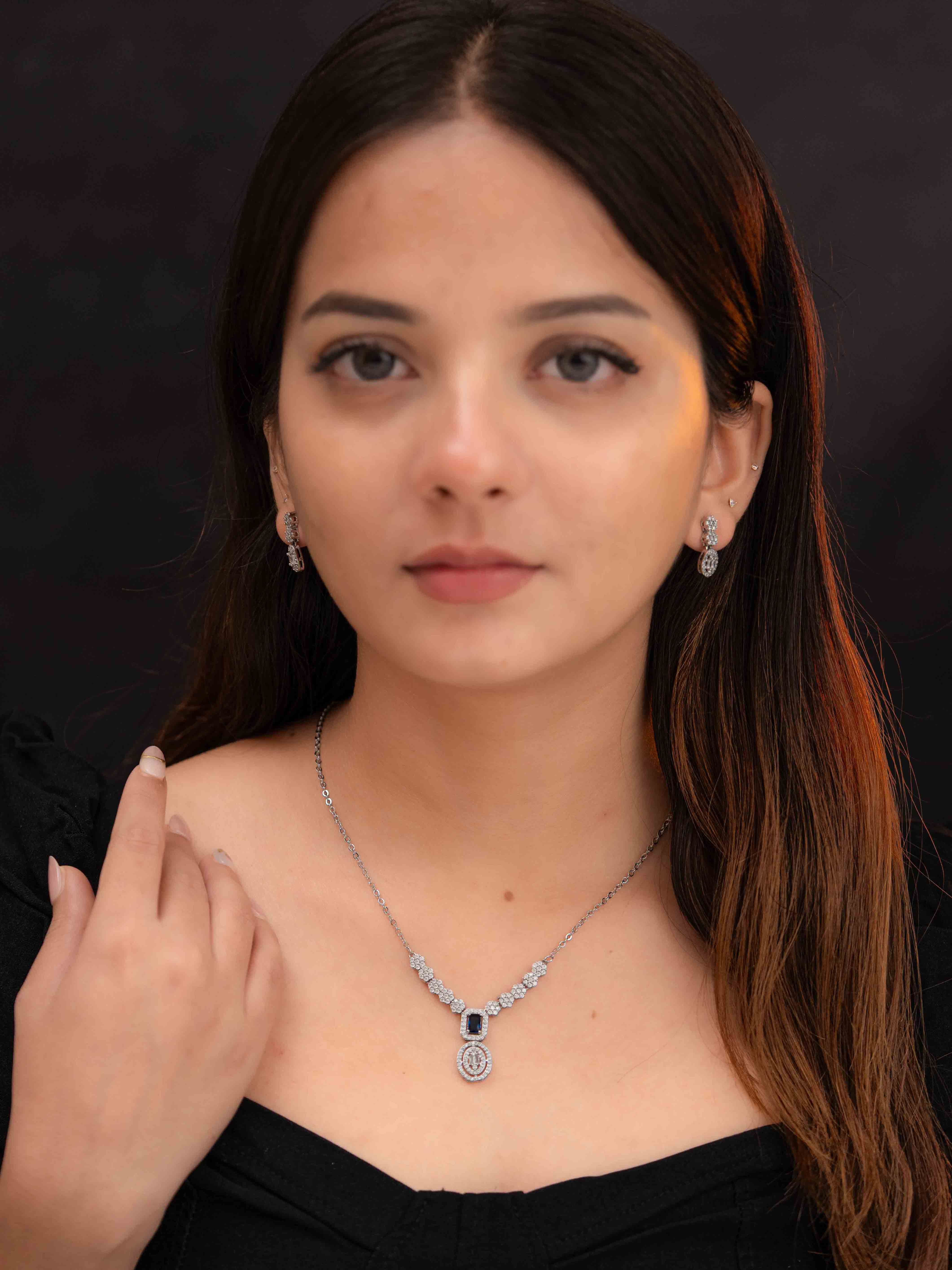 Vela Silver Necklace Set - Image 4