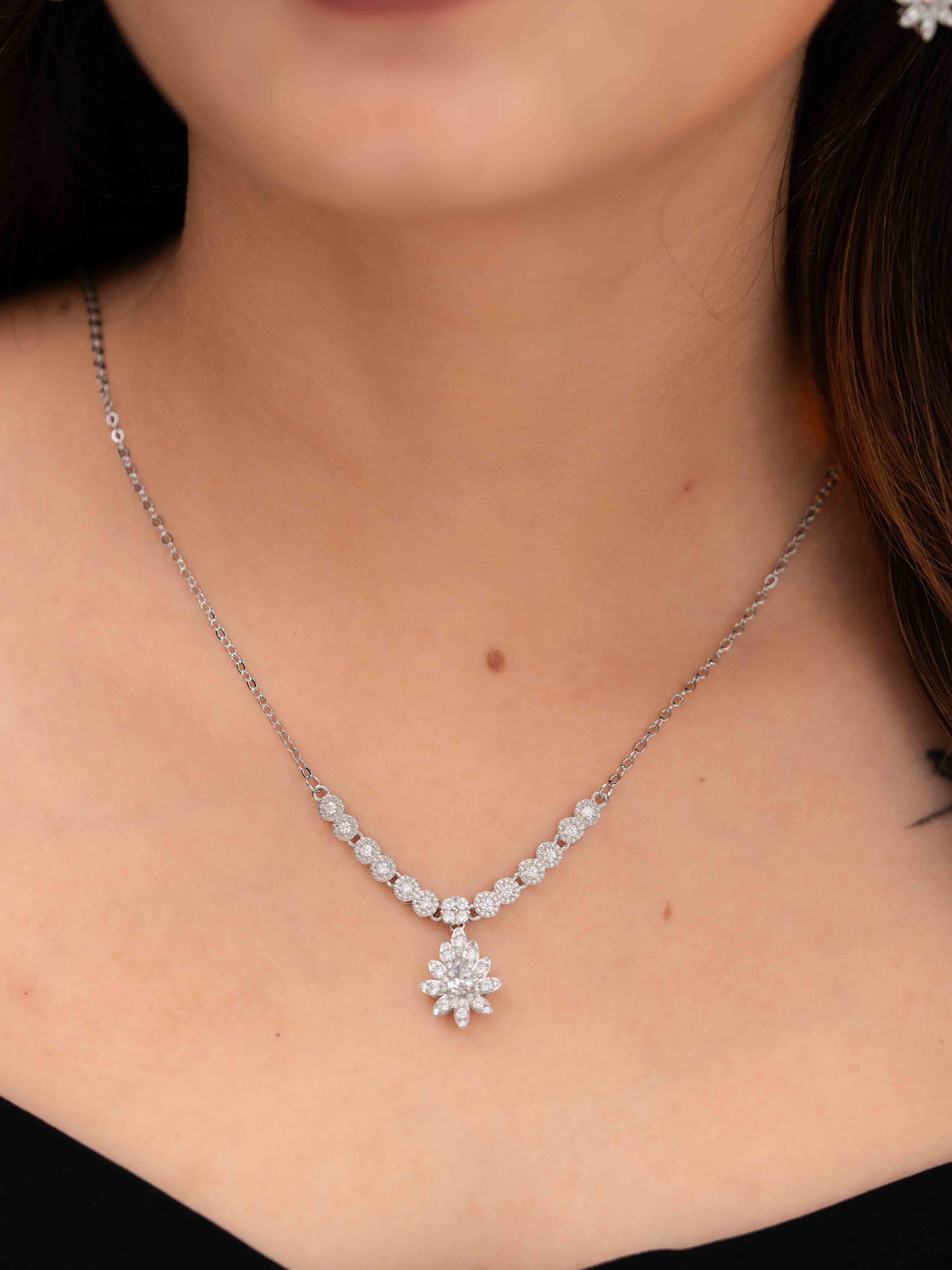 Kyra Silver Necklace Set - Image 2
