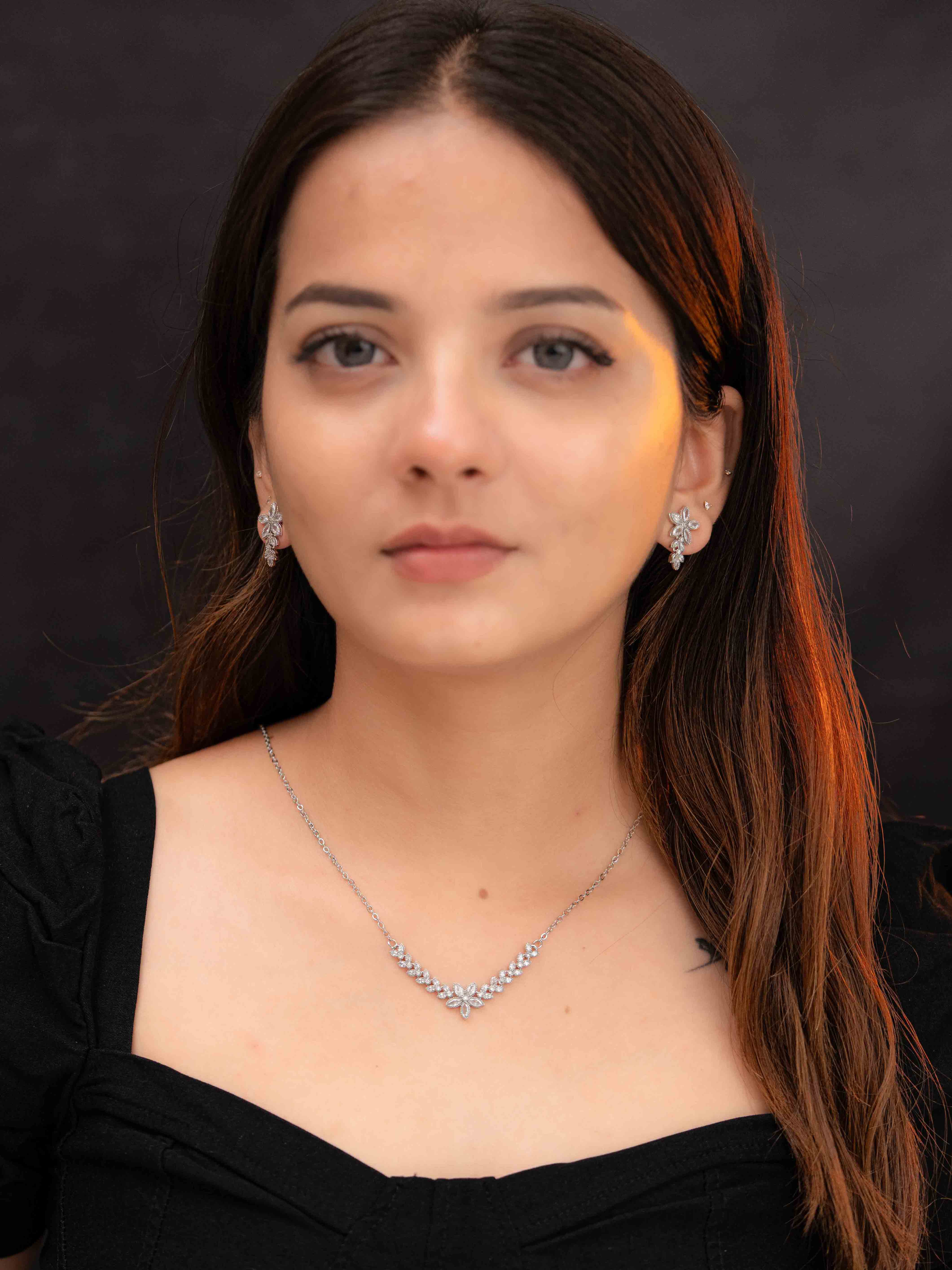 Dazzle Silver Necklace Set - Image 3