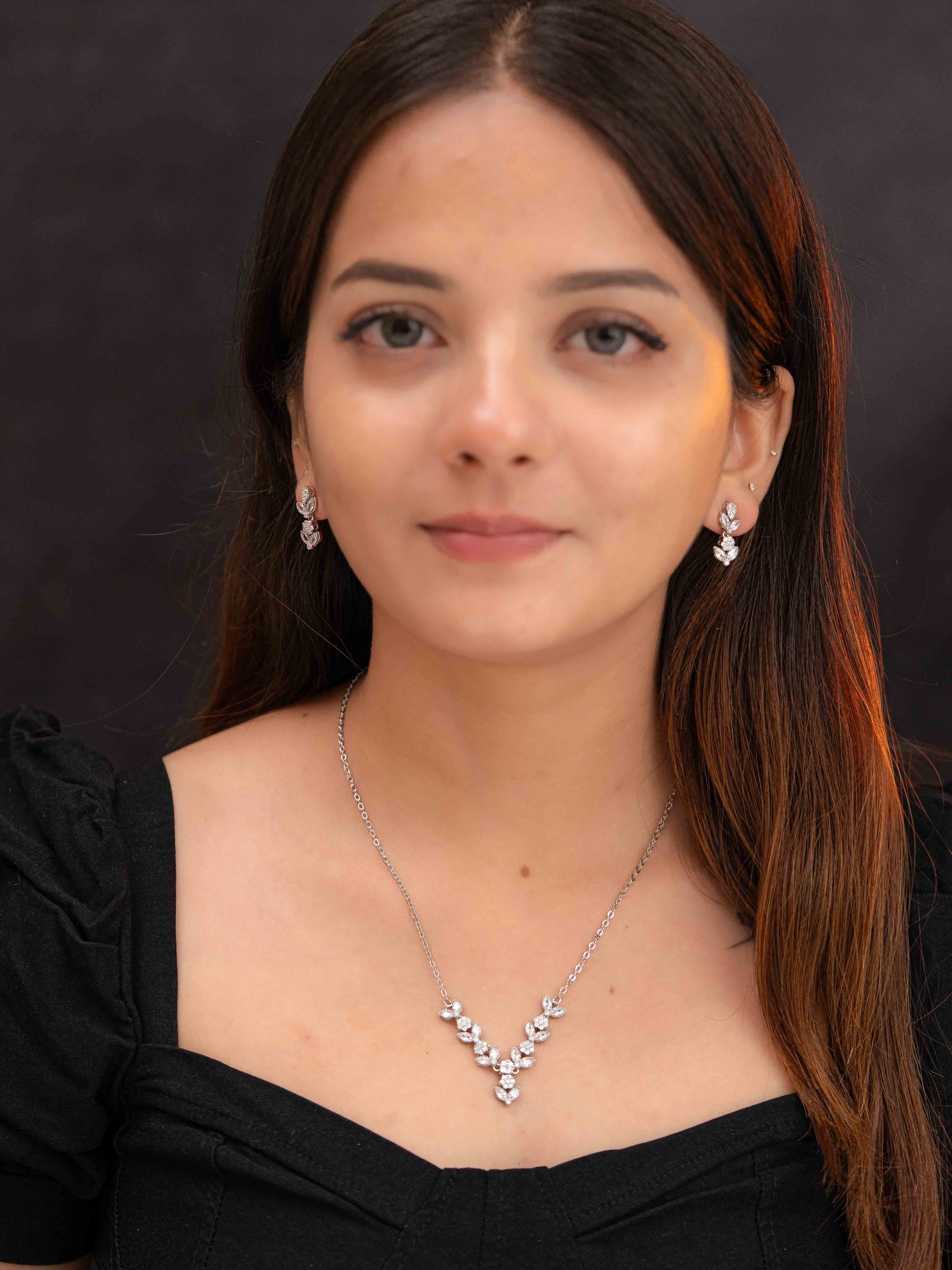 Taruni Silver Necklace Set - Image 3