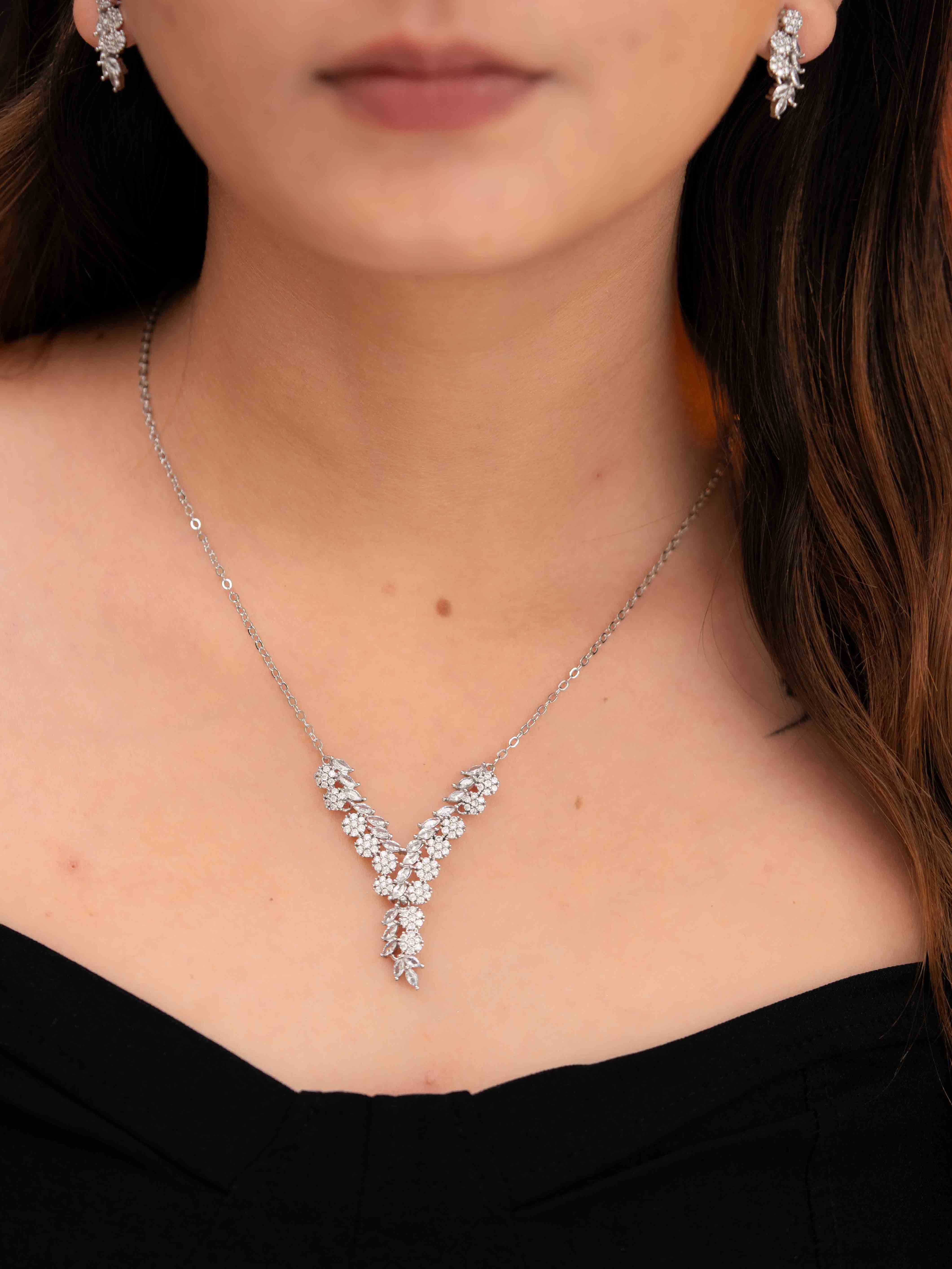 Pruvi Silver Necklace Set - Image 2