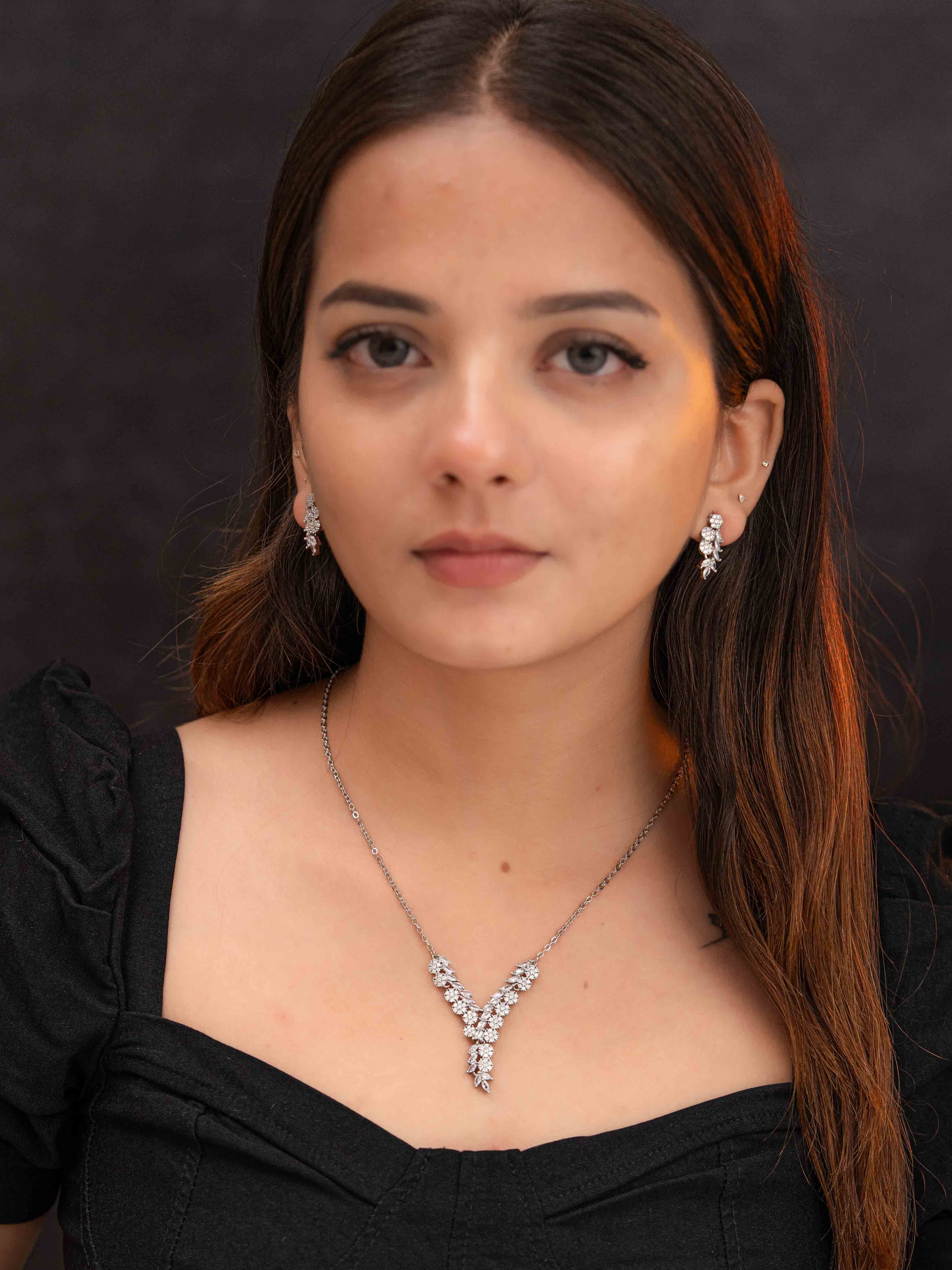 Pruvi Silver Necklace Set - Image 3