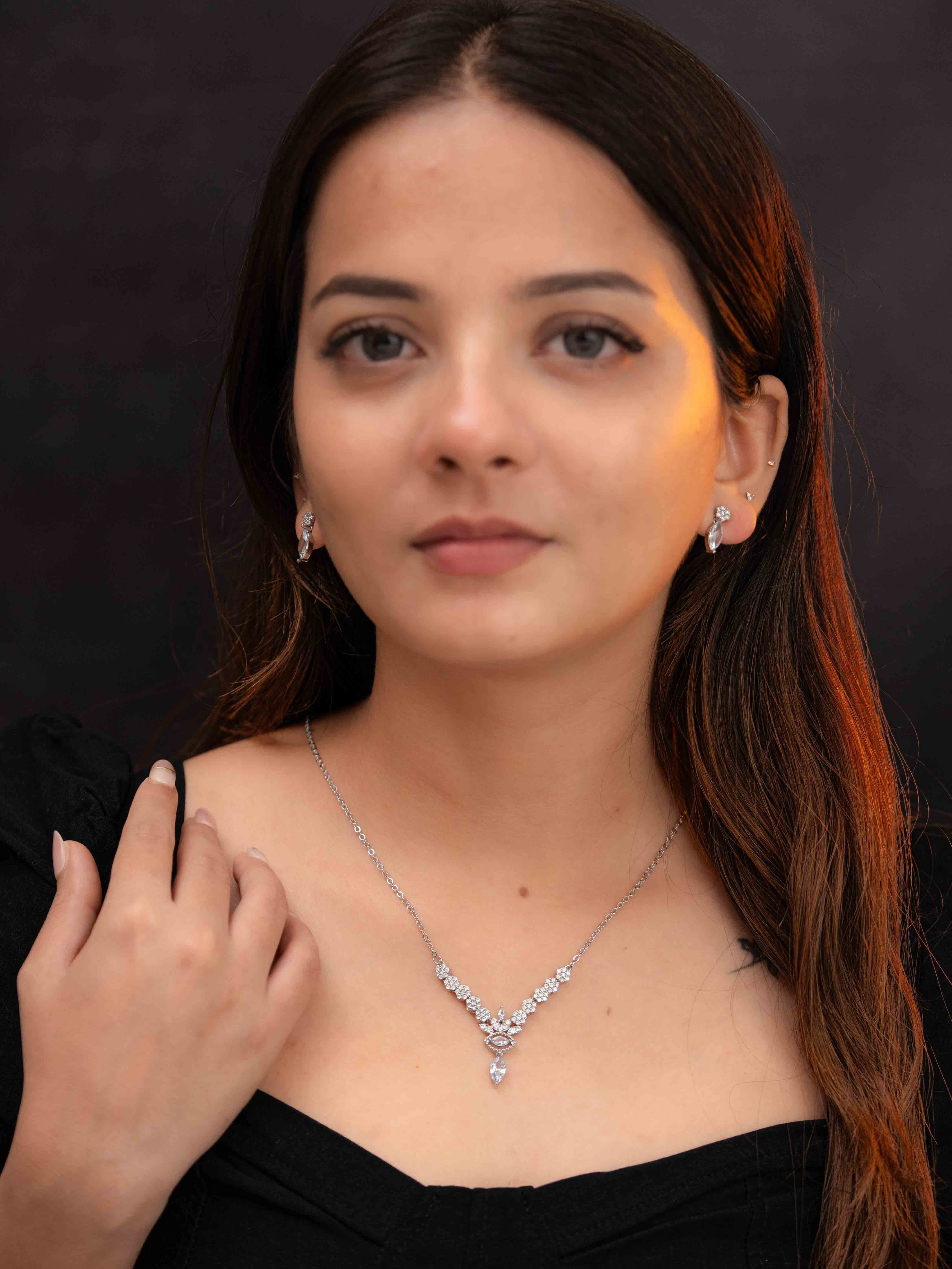 Shine Silver Necklace Set - Image 3