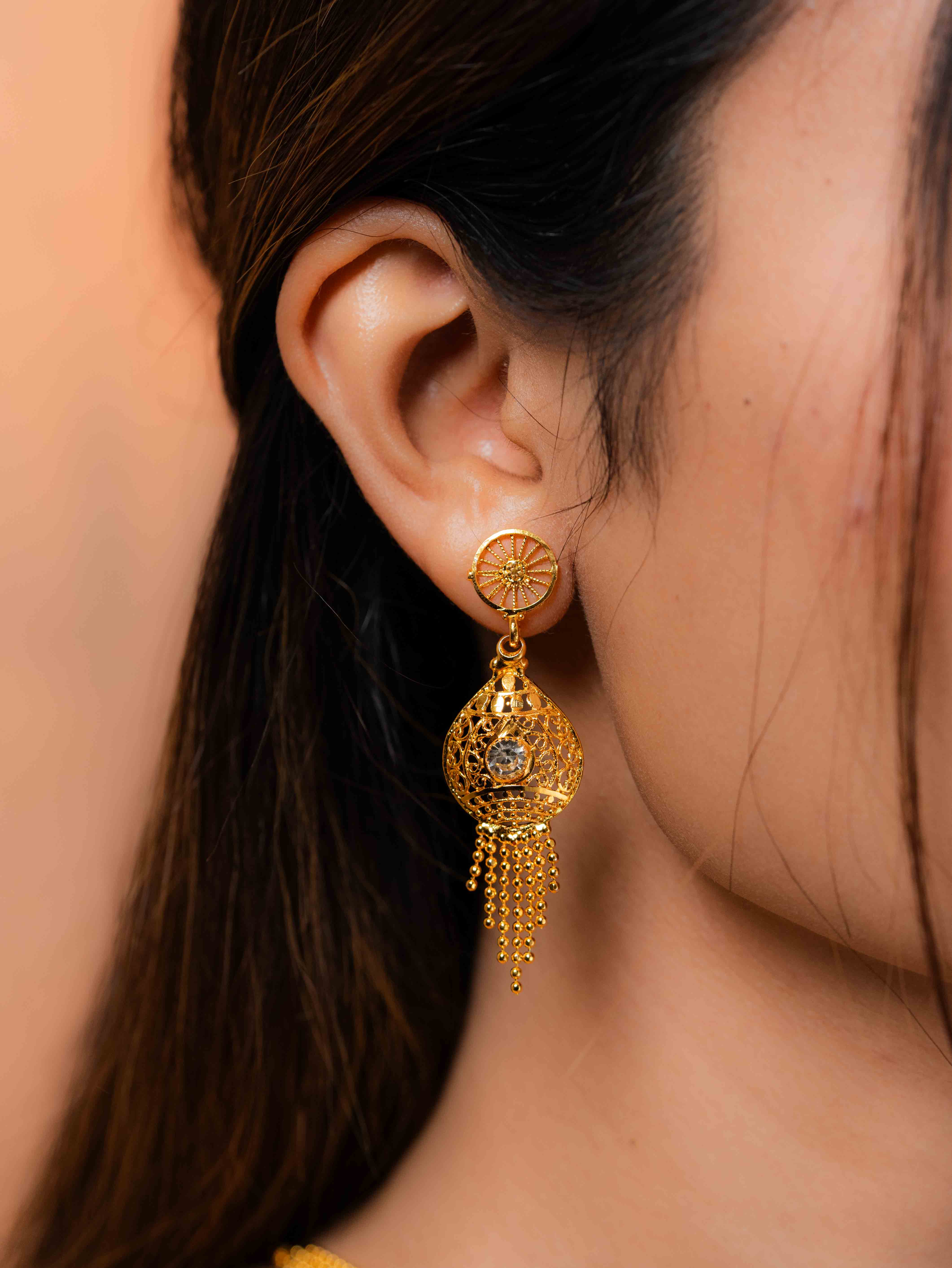 Yuvanshi gold necklace set - Image 4