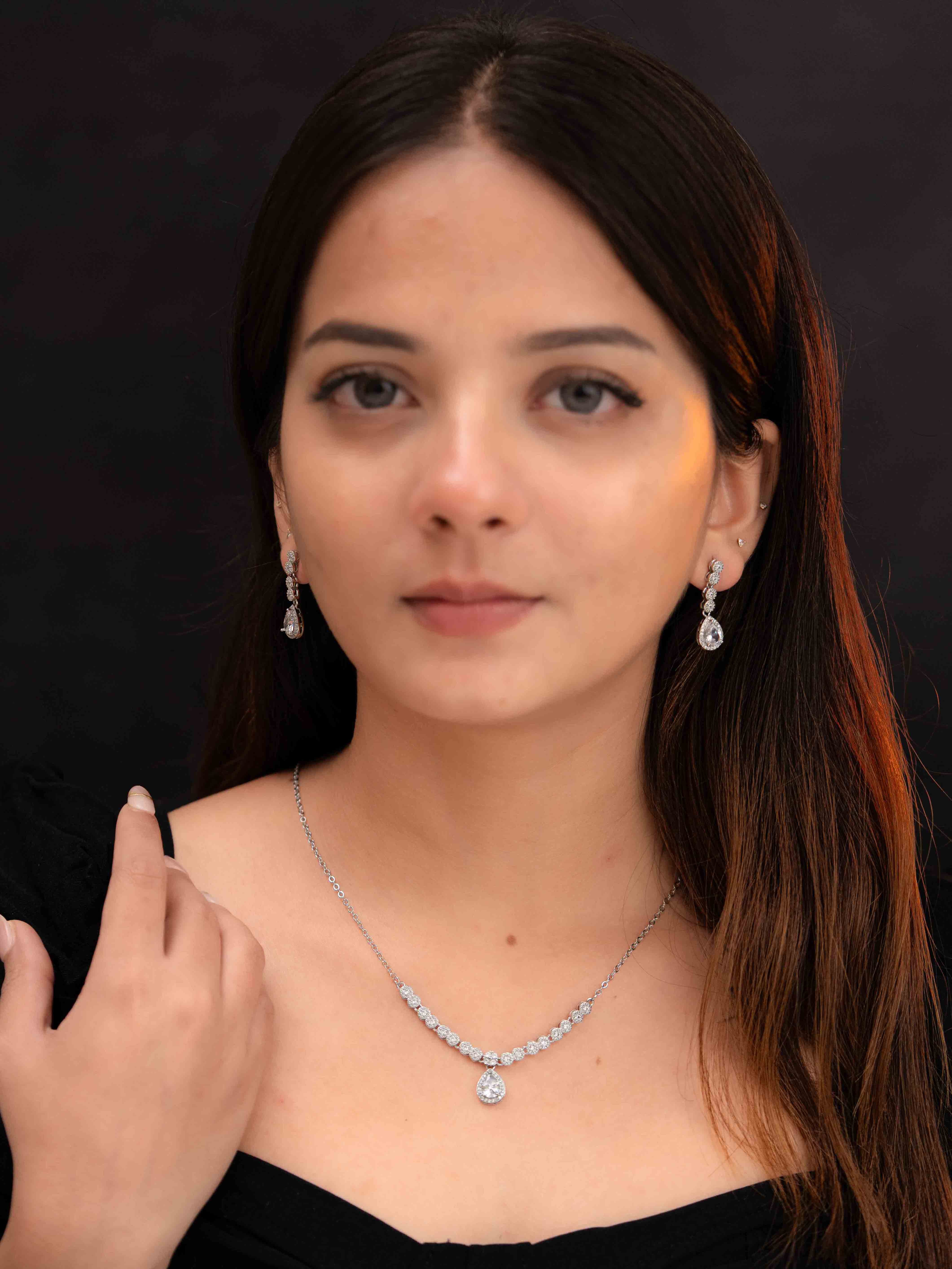 Lumi Silver Necklace Set - Image 4