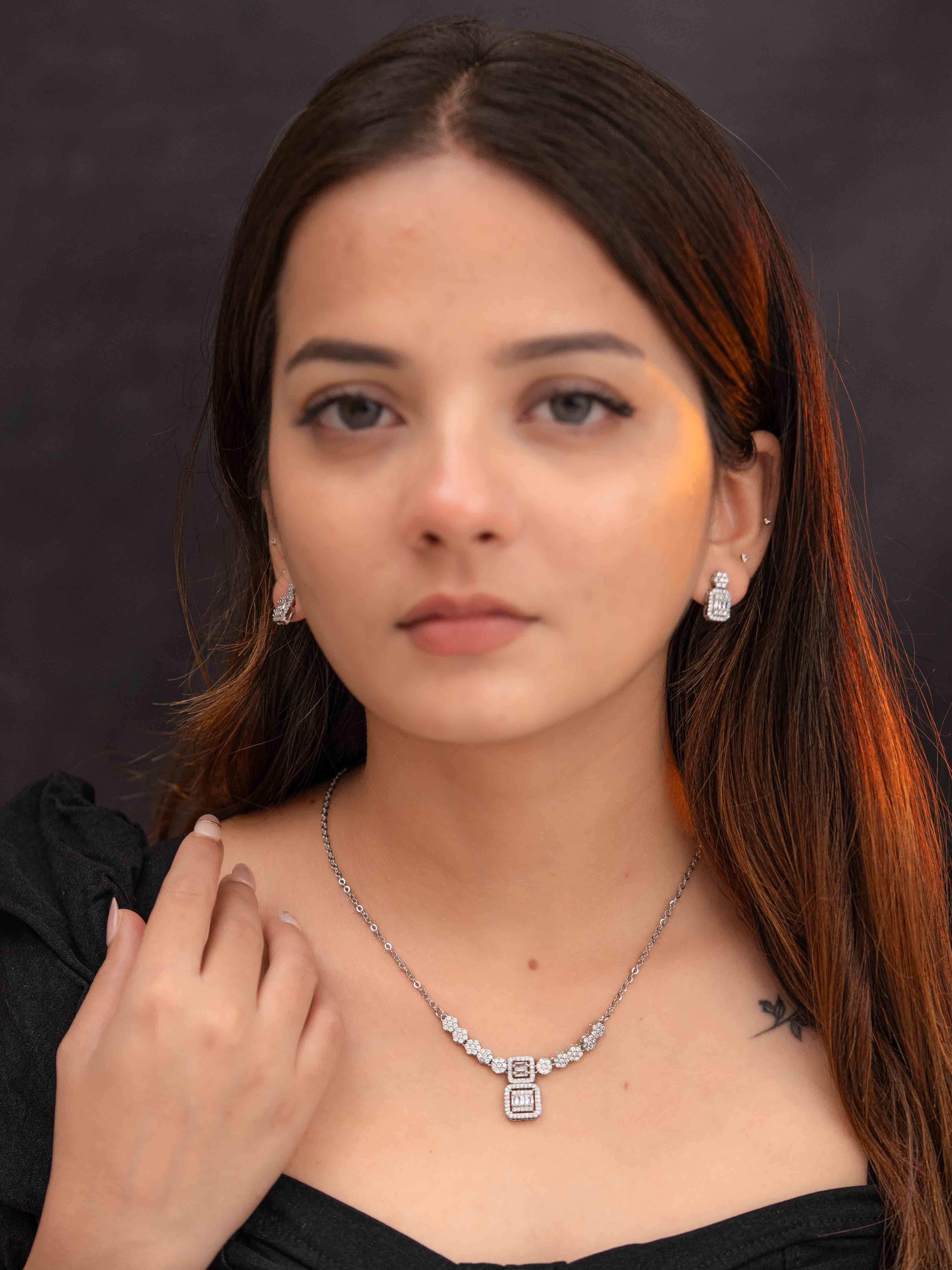 Reya  Silver Necklace Set - Image 4