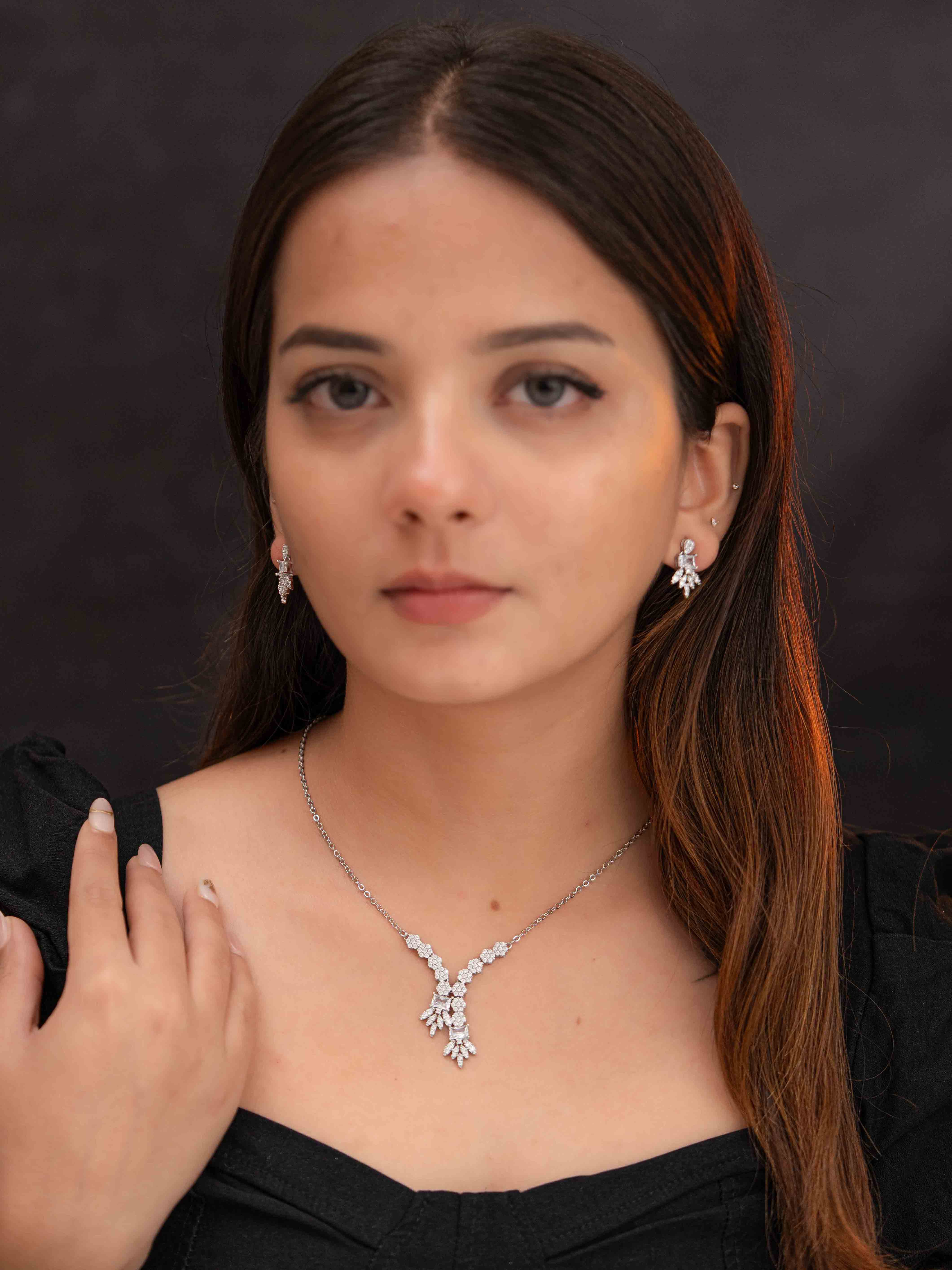Savi Silver Necklace Set - Image 4