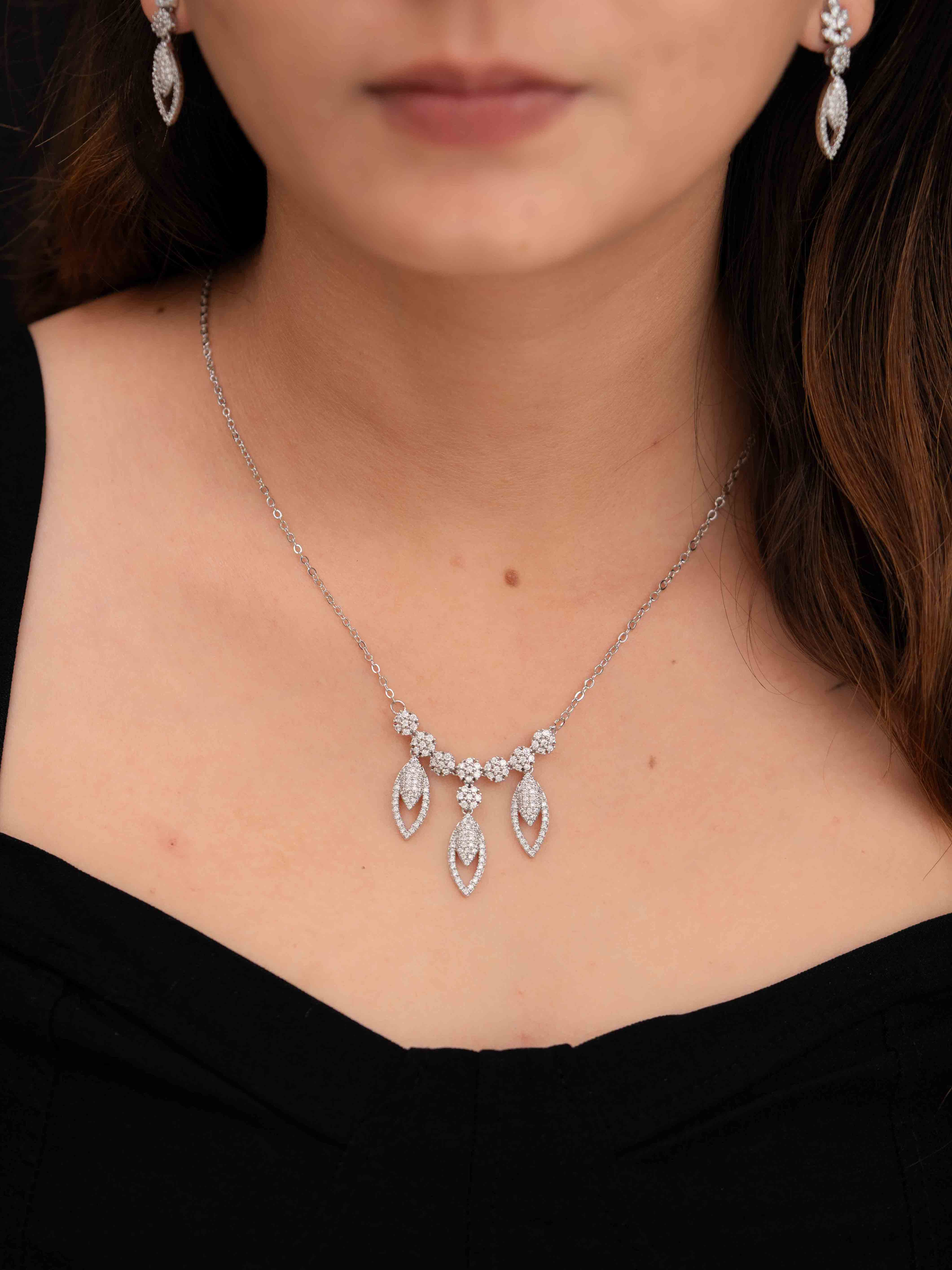 Leaf Grace  Silver Necklace Set - Image 2