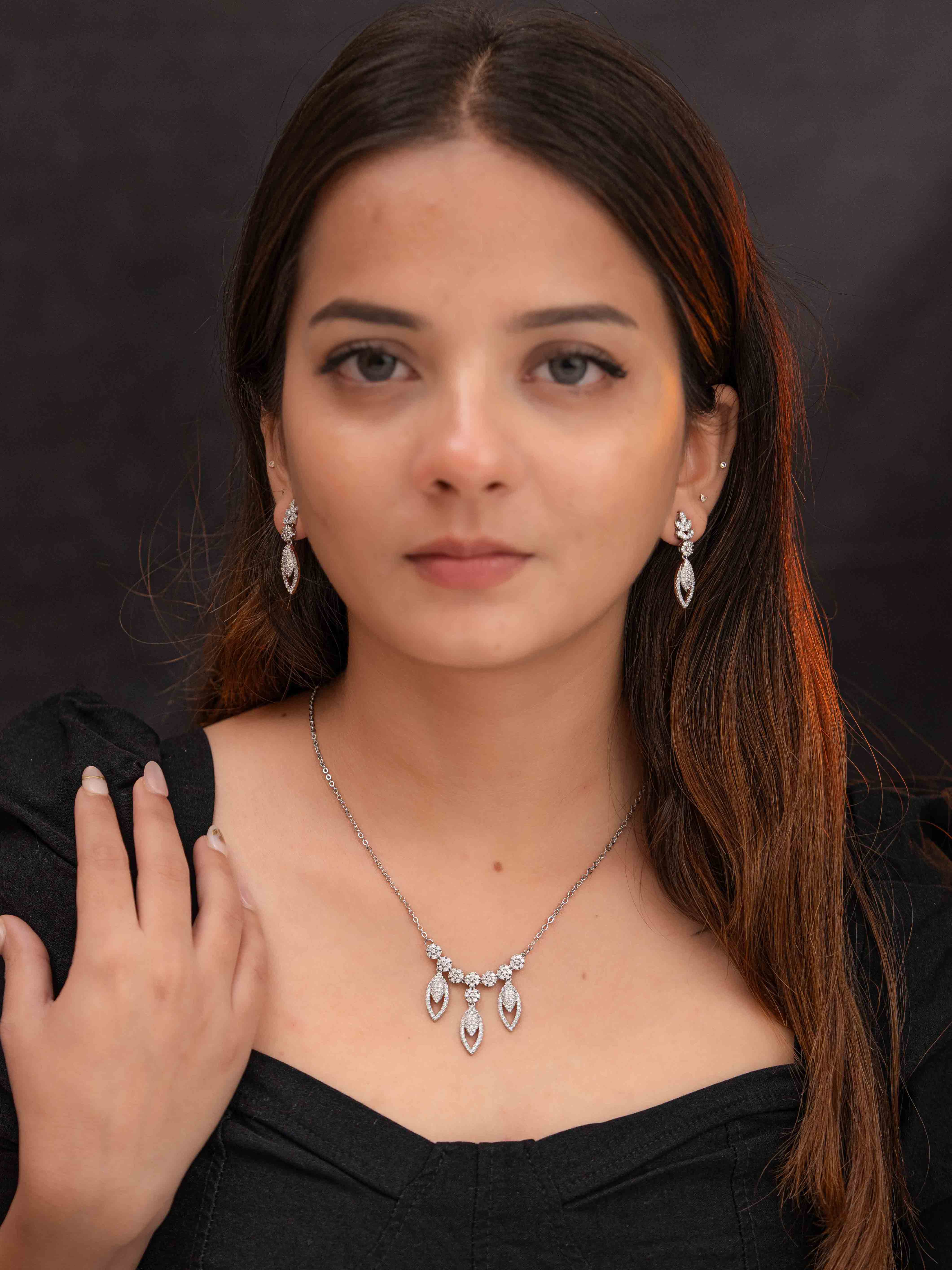 Leaf Grace  Silver Necklace Set - Image 4