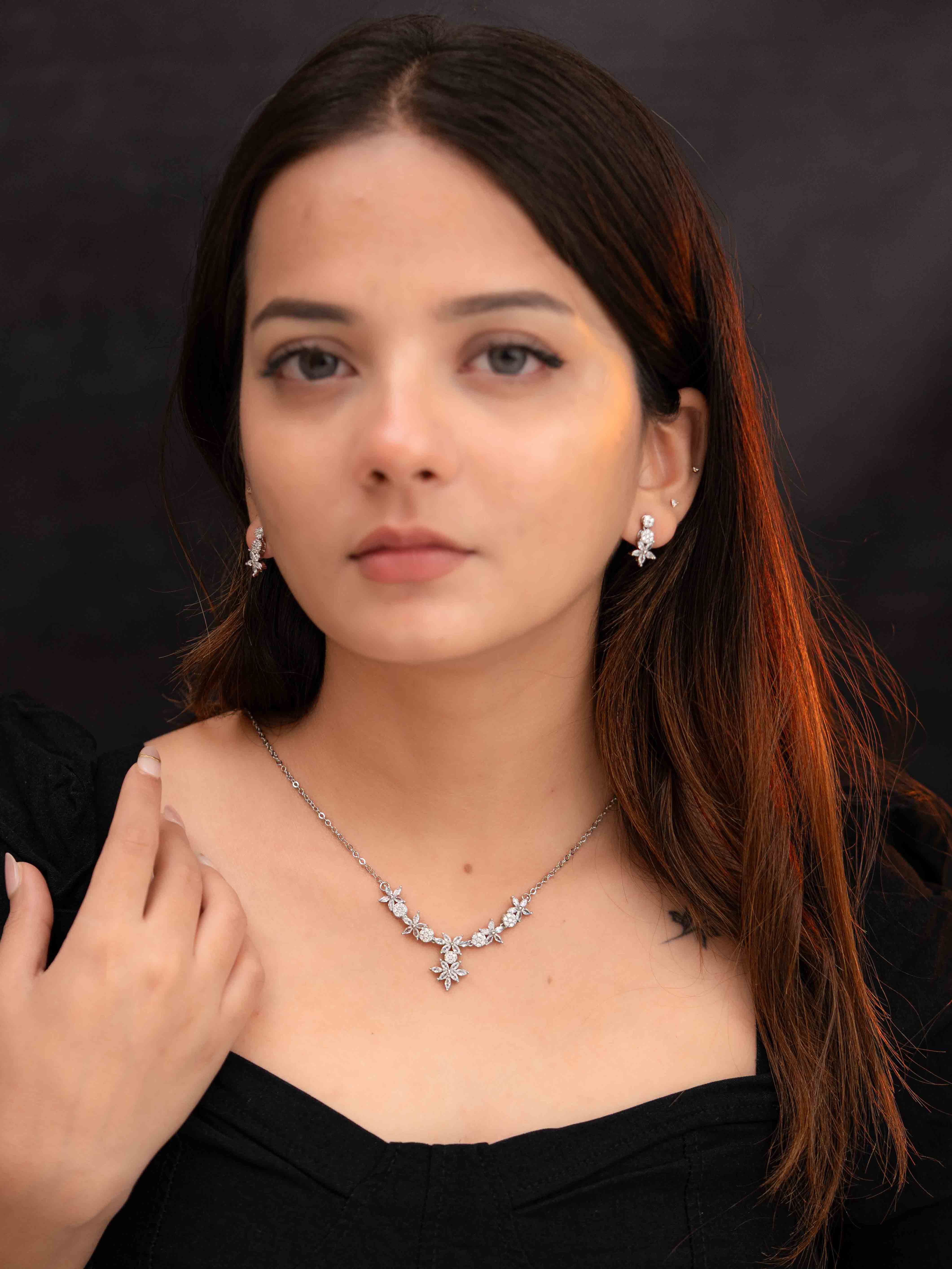 Velora Silver Necklace Set - Image 4
