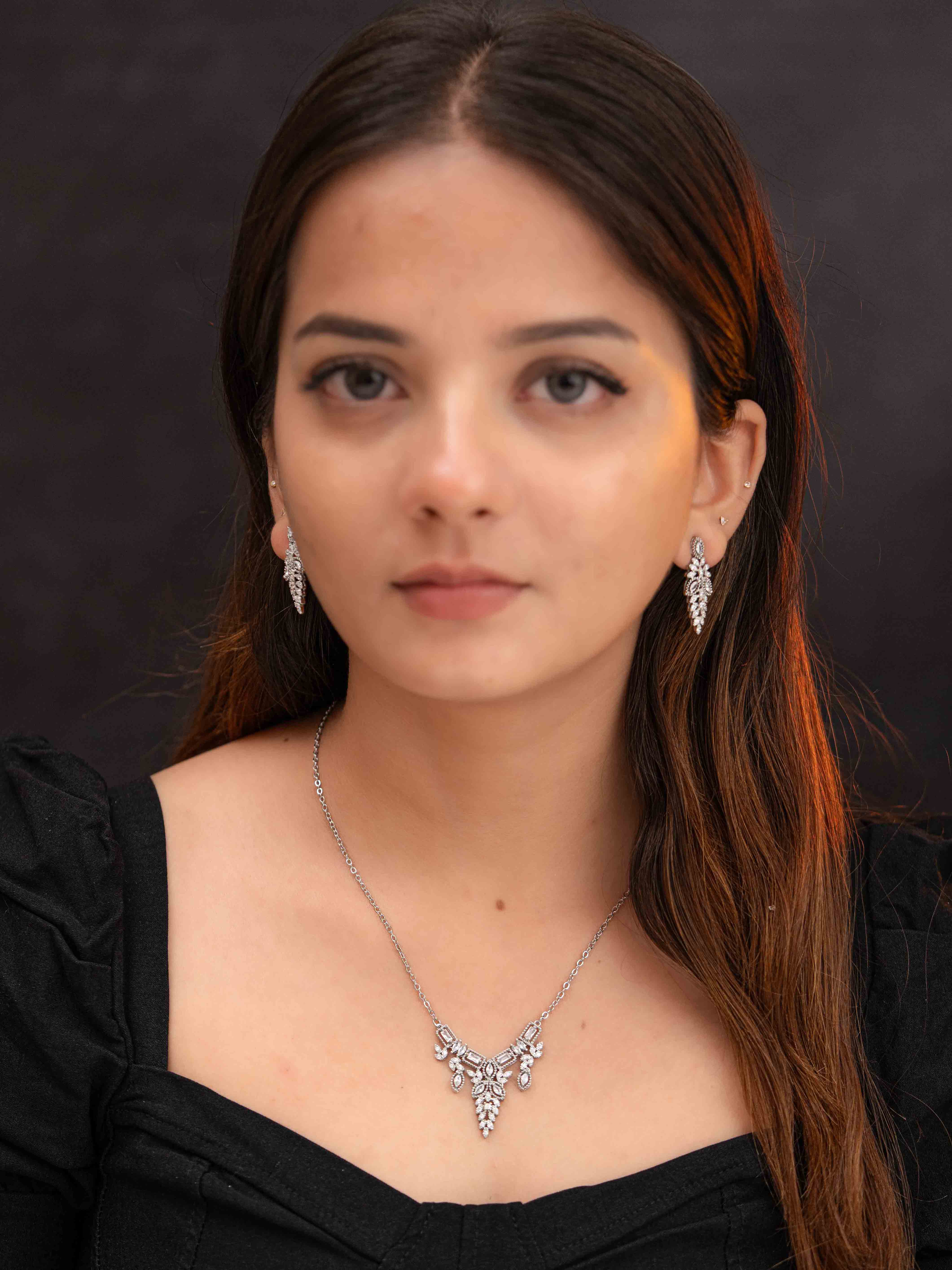Nia Silver Necklace Set - Image 3
