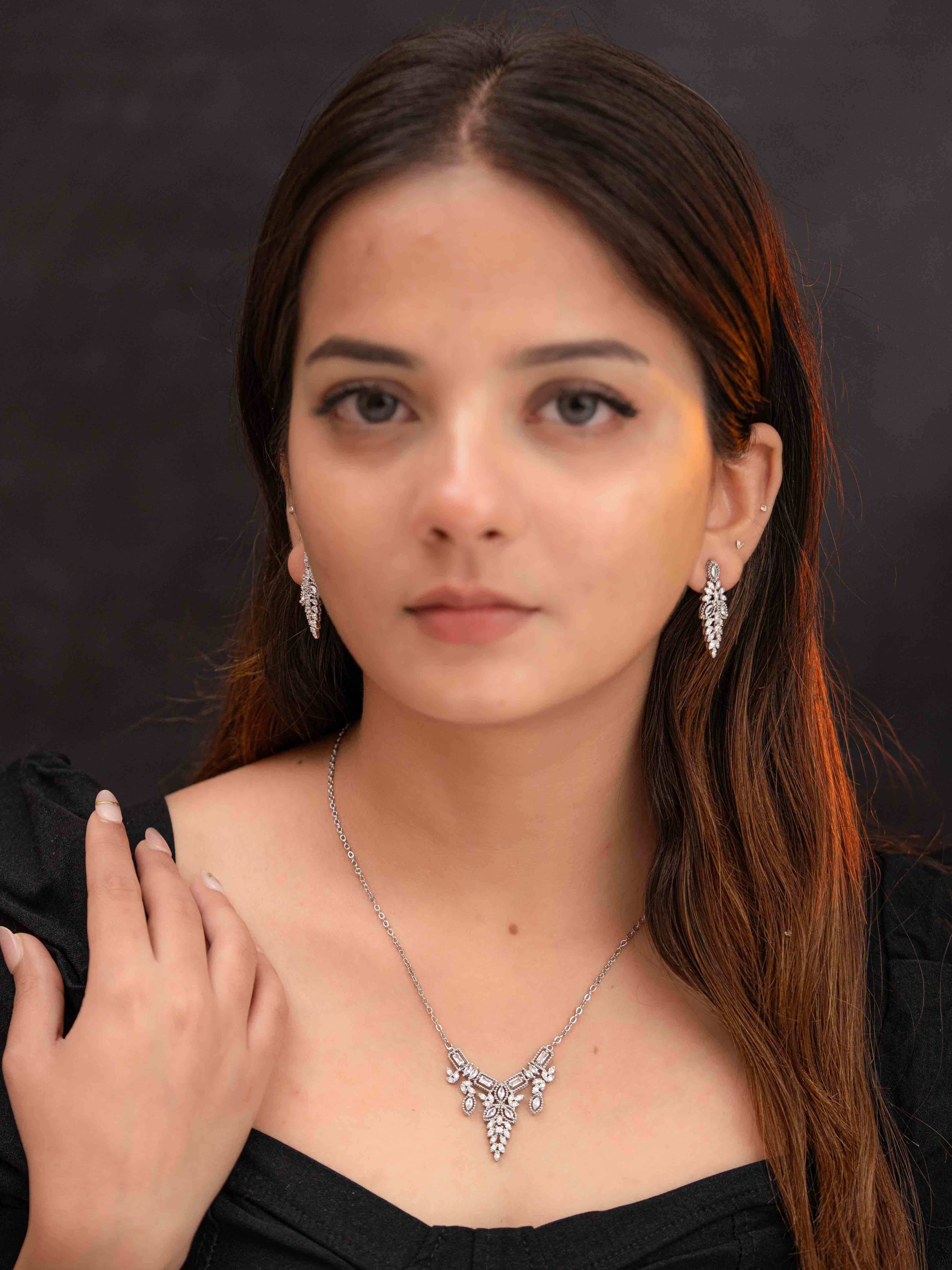 Nia Silver Necklace Set - Image 4