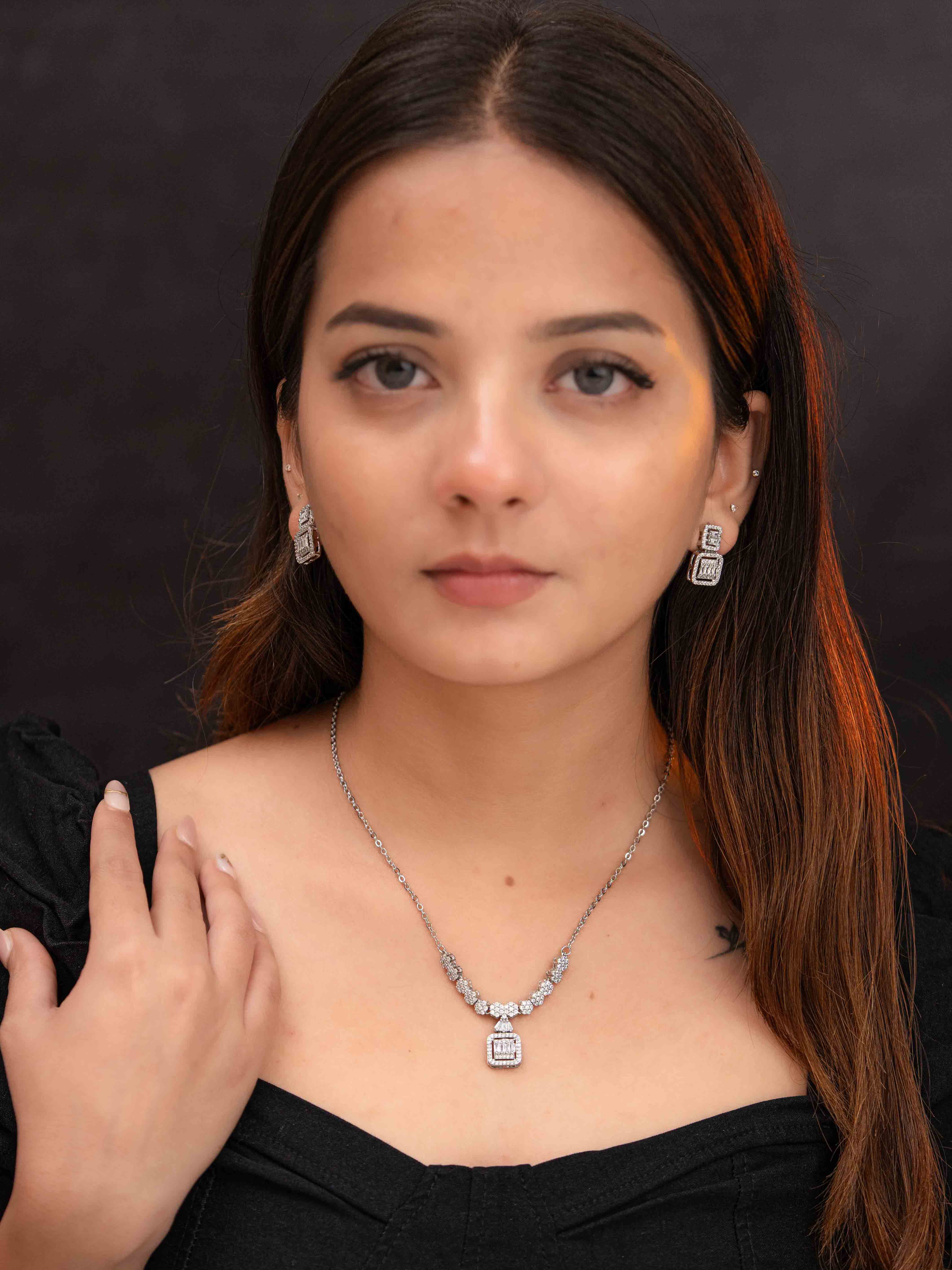 Urvi Silver Necklace Set - Image 4