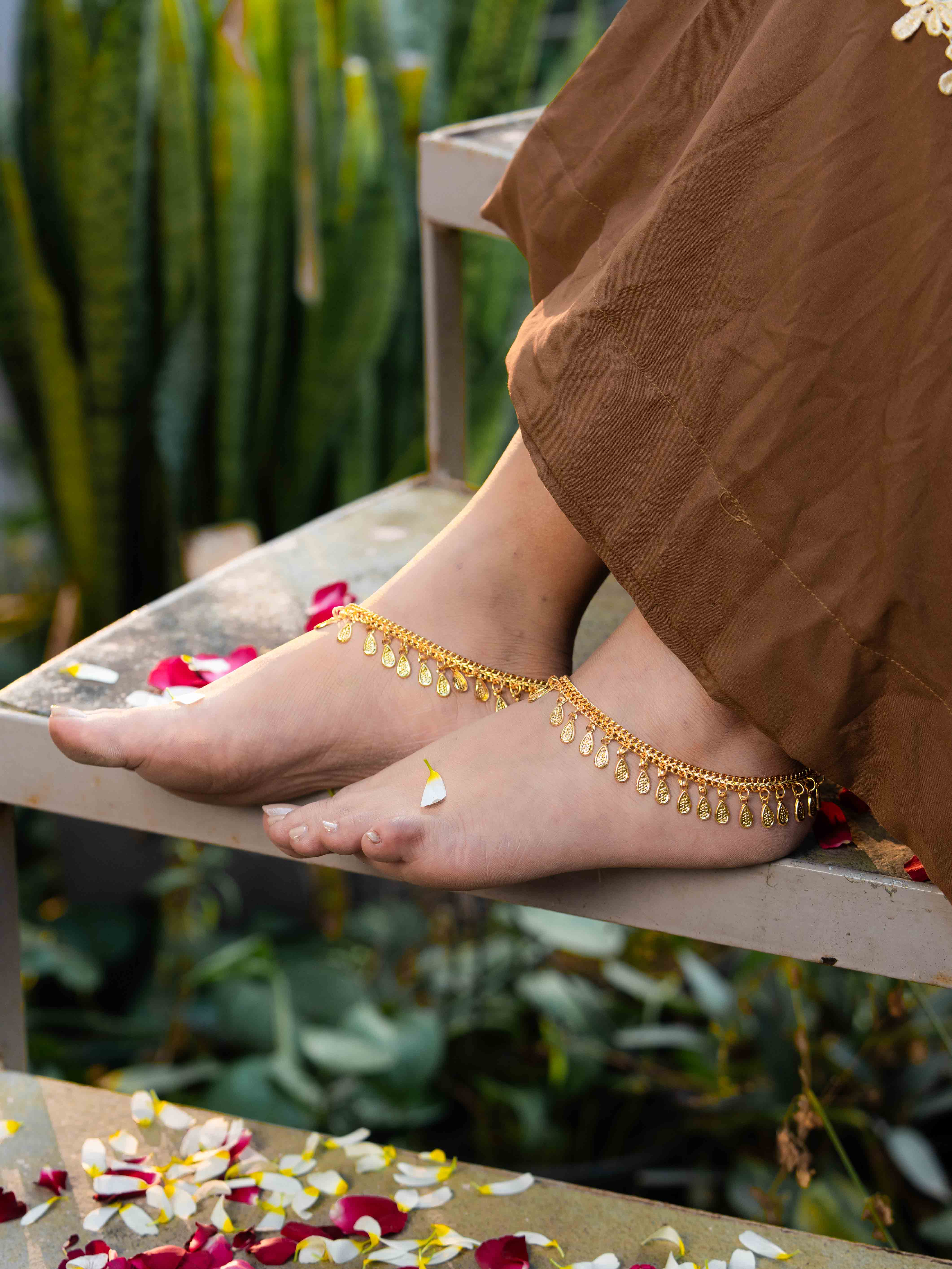 Pallavi Gold Payal. ( Set of 2) - Image 3