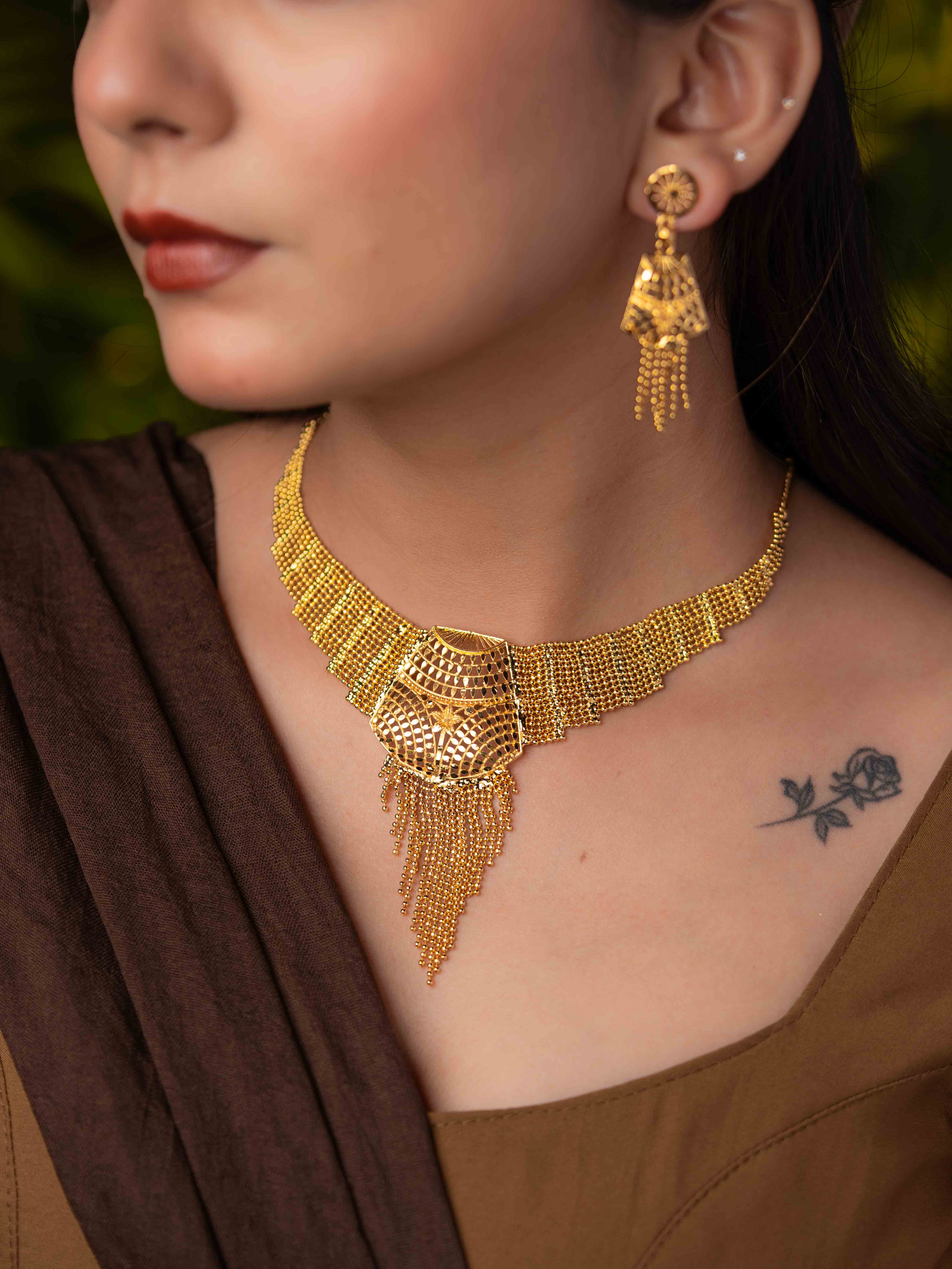 Mahika gold necklace set - Image 3