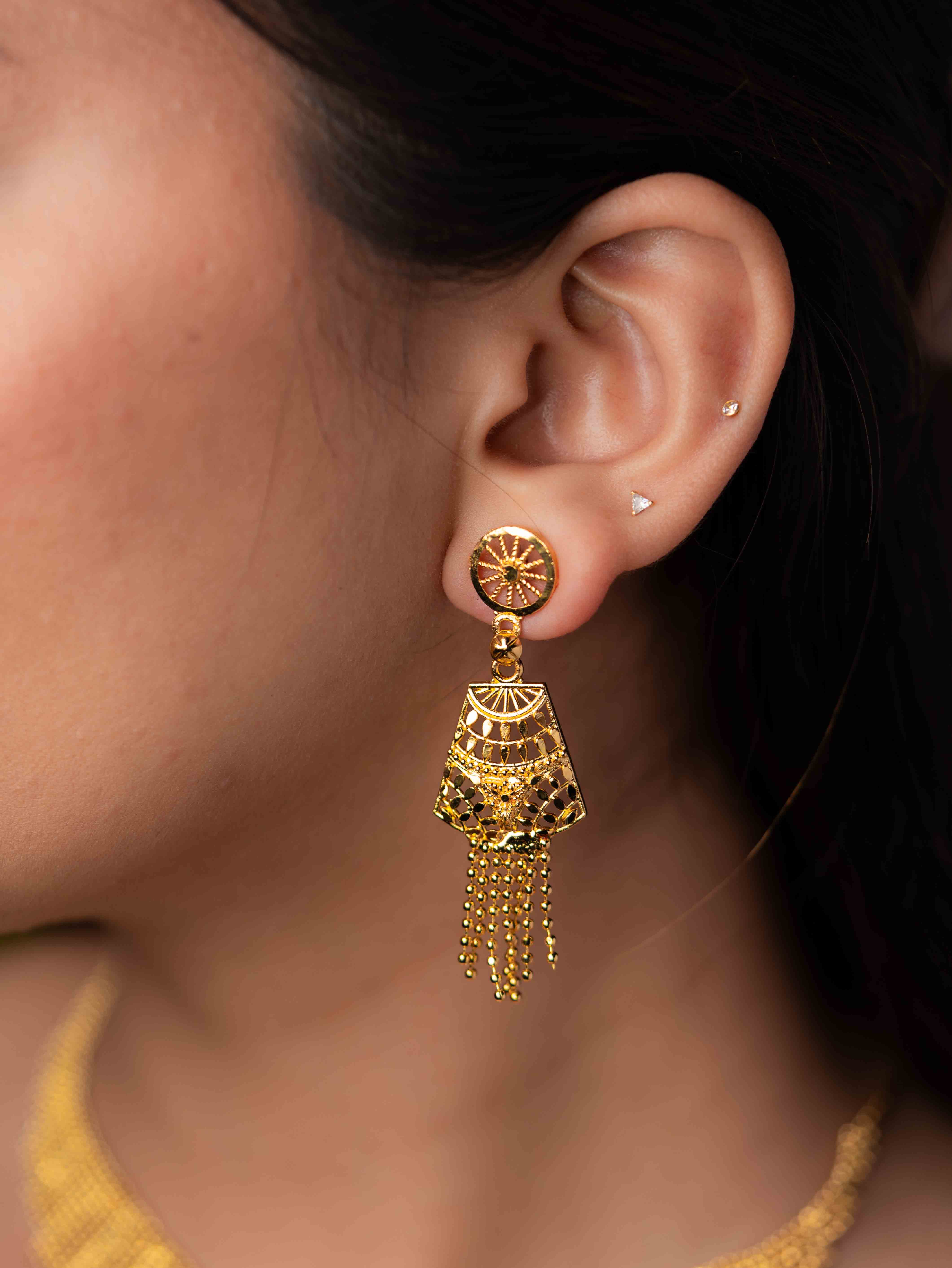 Mahika gold necklace set - Image 4