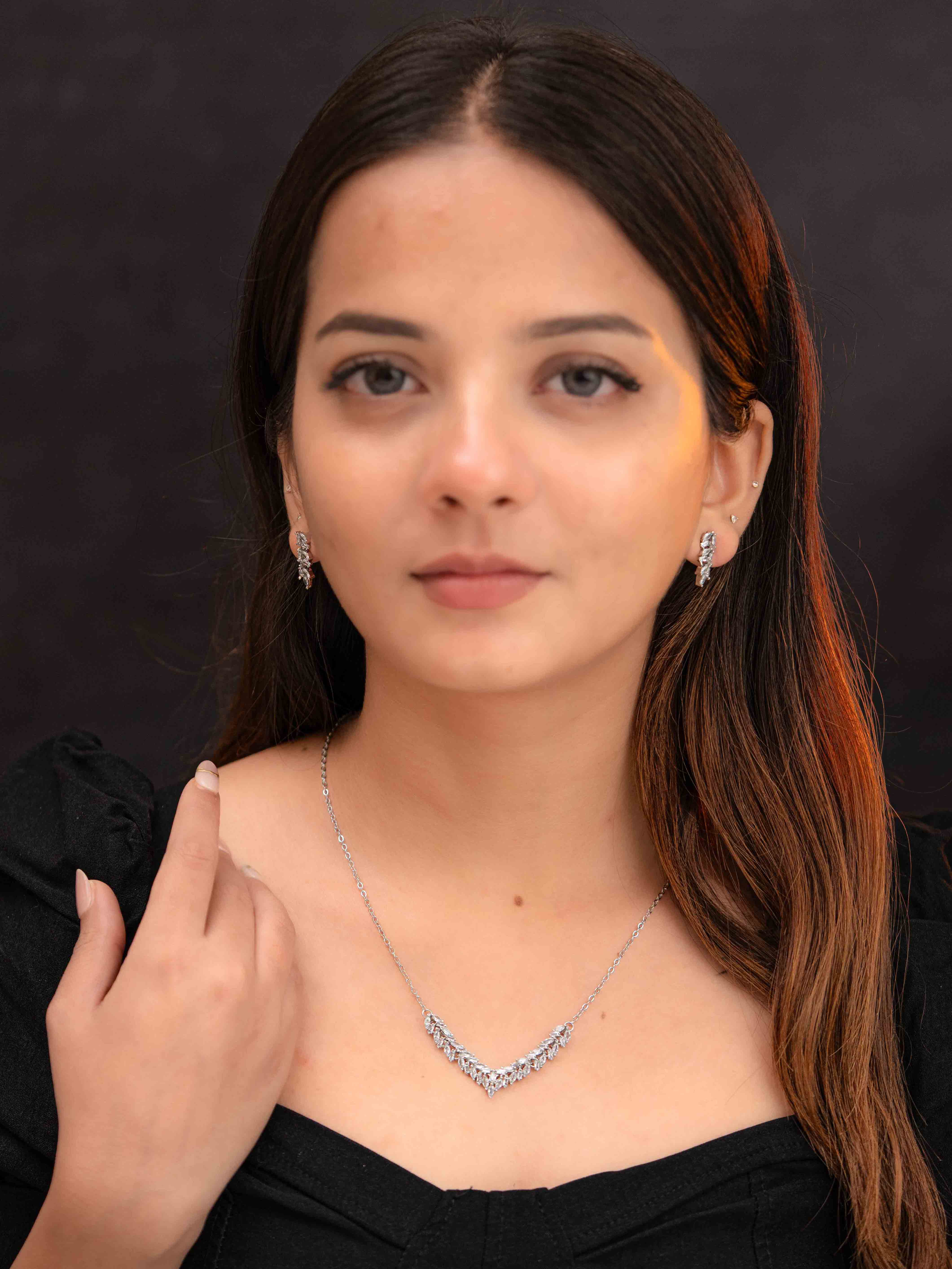 Tiyana Silver Necklace Set - Image 4