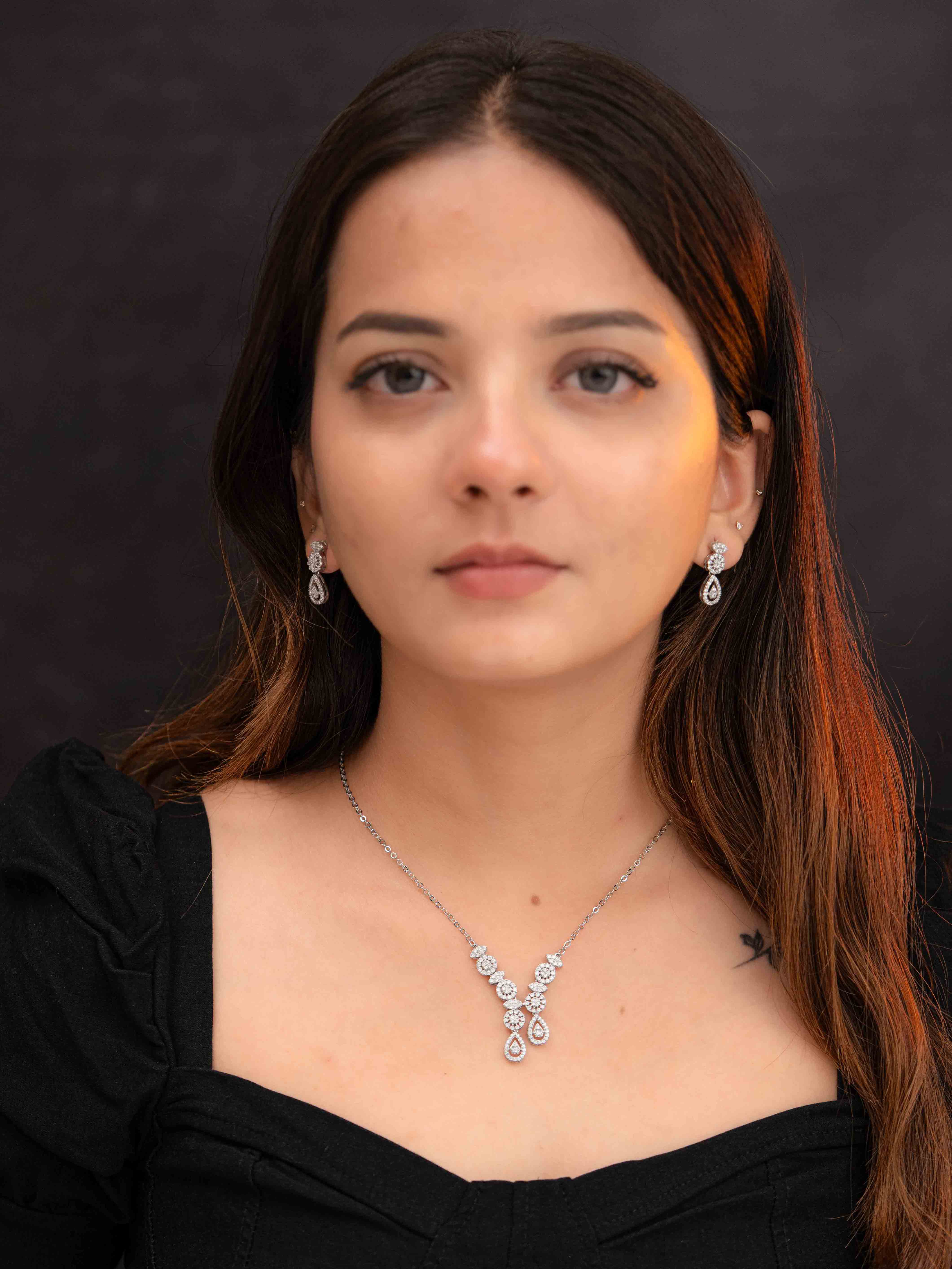 Glow Silver Necklace Set - Image 3