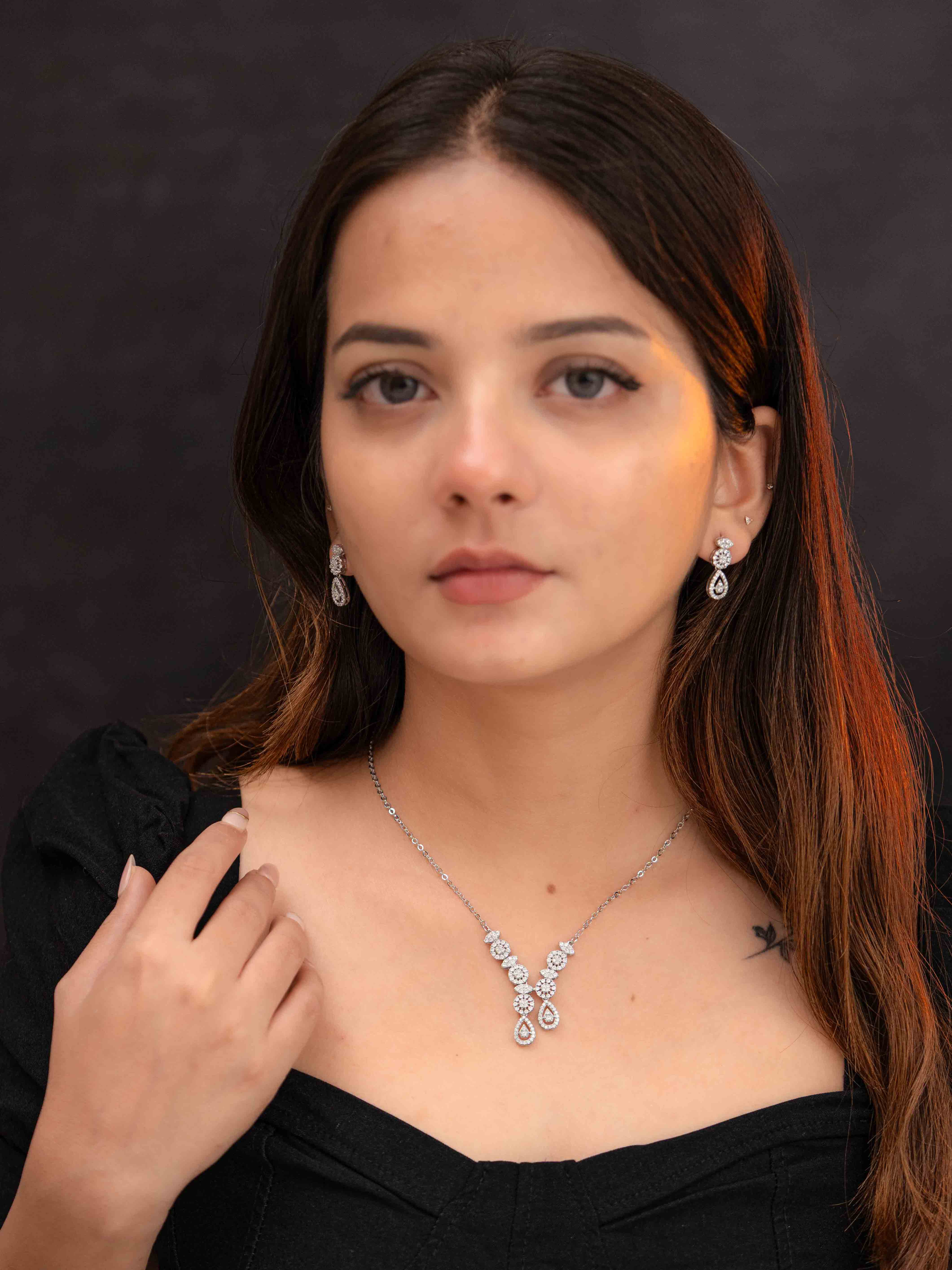 Glow Silver Necklace Set - Image 4
