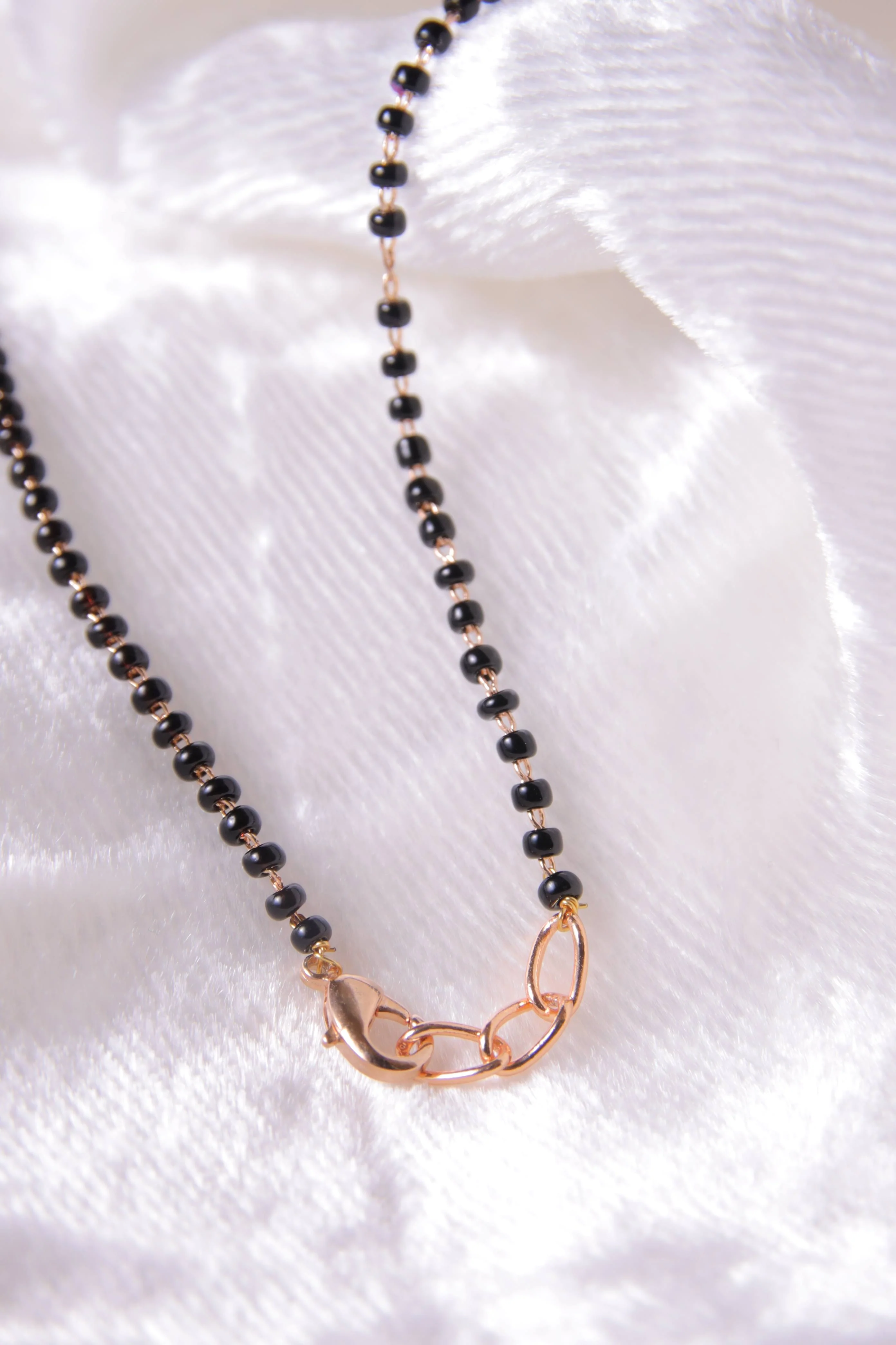 Solitaire Diamonds Flower Mangalsutra - Image 7
