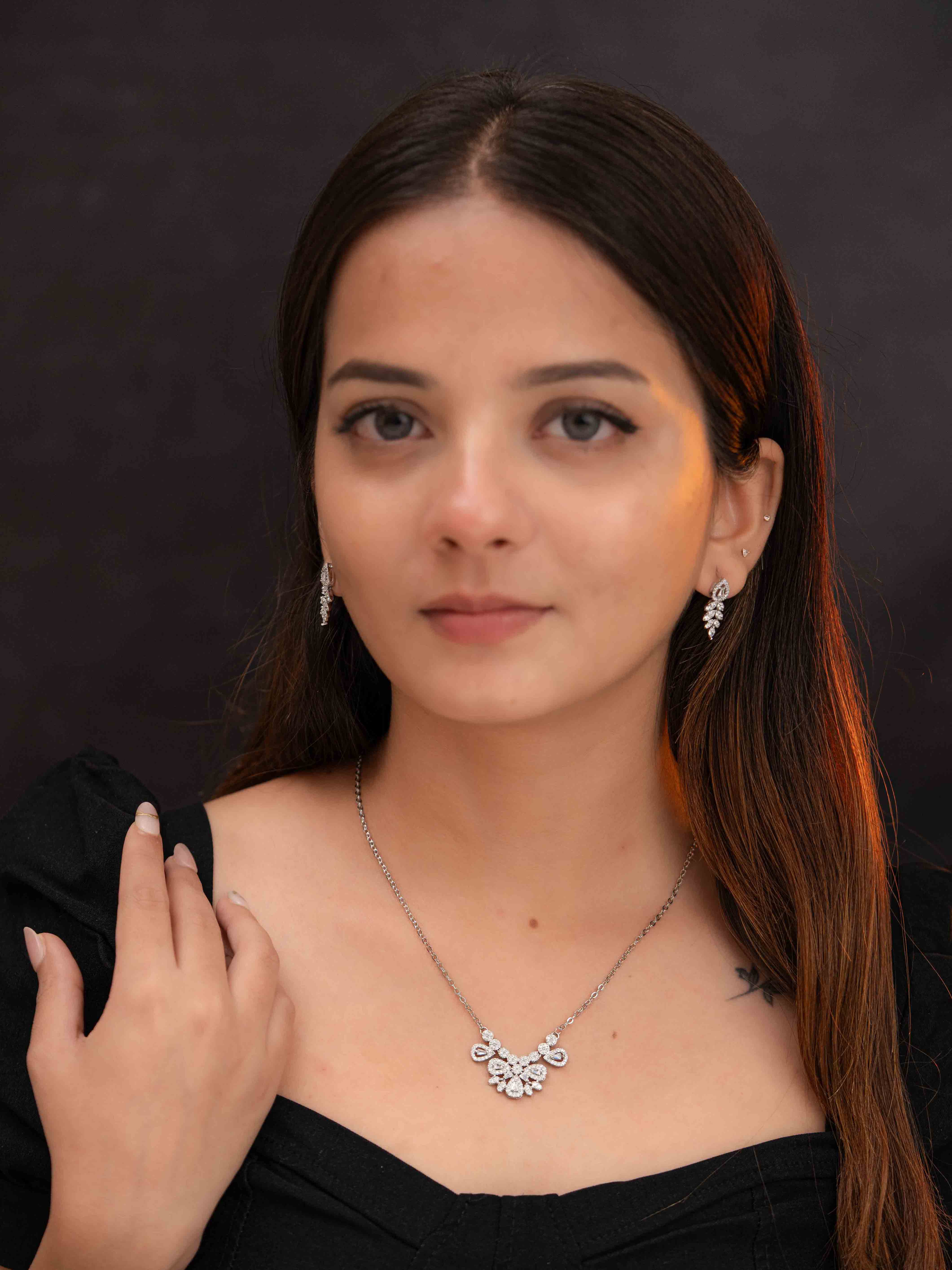 Esha Silver Necklace Set - Image 4